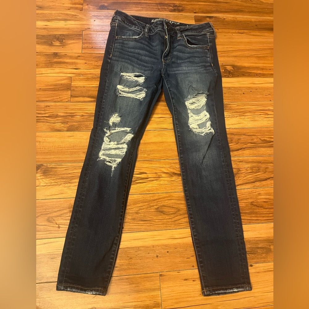 American Eagle distressed skinny jeans size 10 SHORT